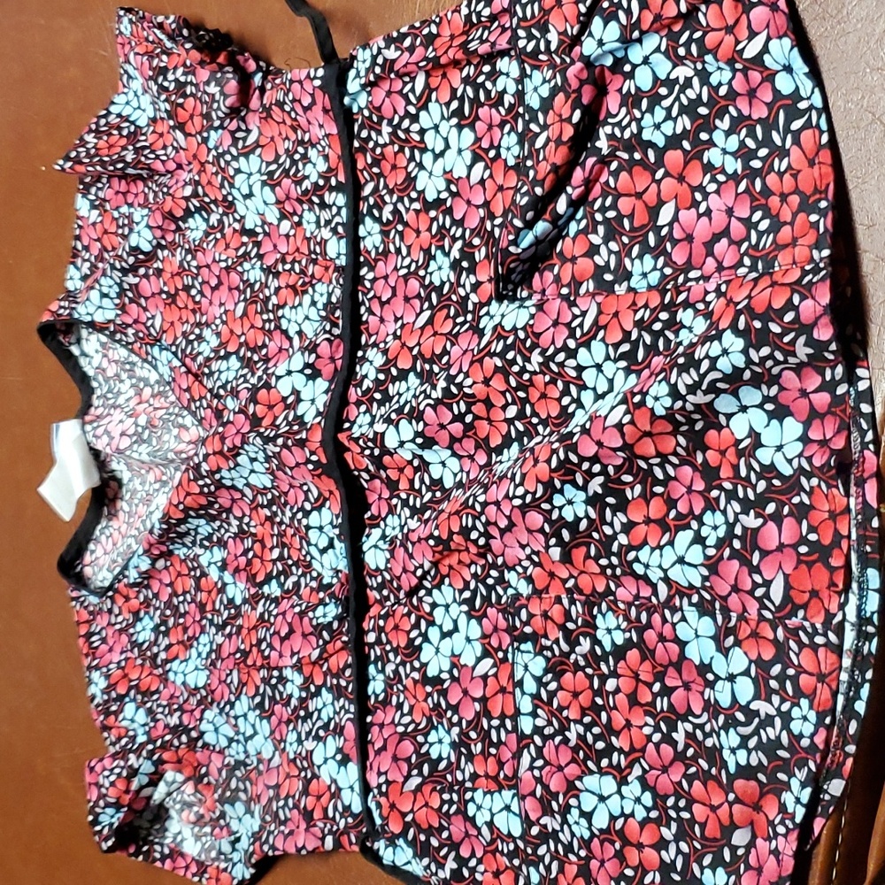 Small scrub top